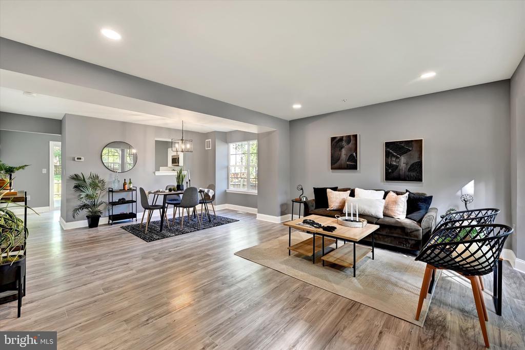 711 MEDINAH CIRCLE