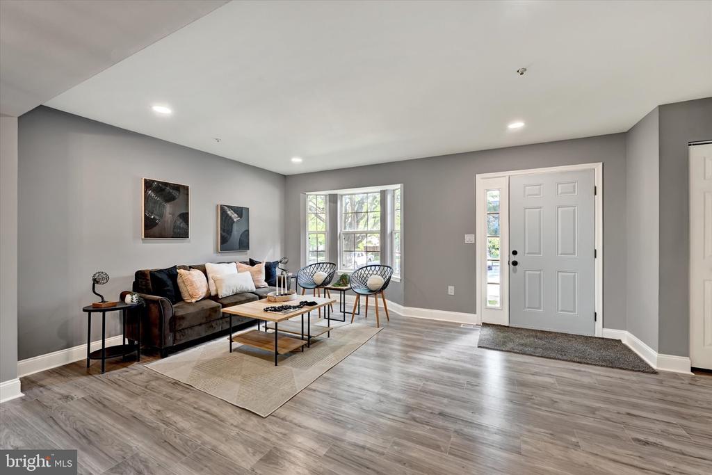 711 MEDINAH CIRCLE
