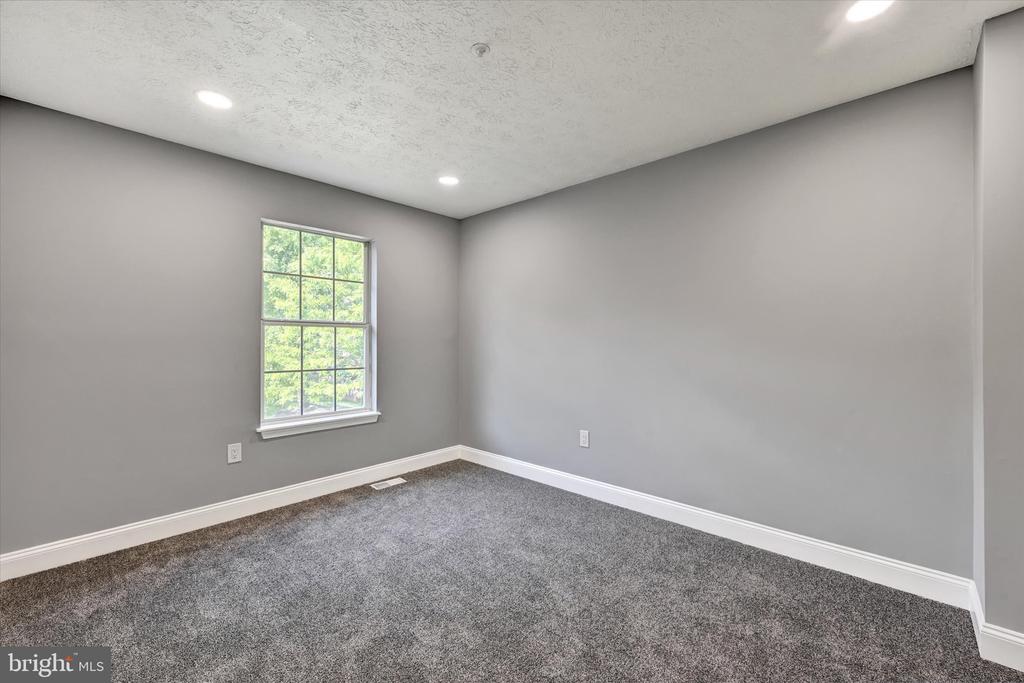 711 MEDINAH CIRCLE