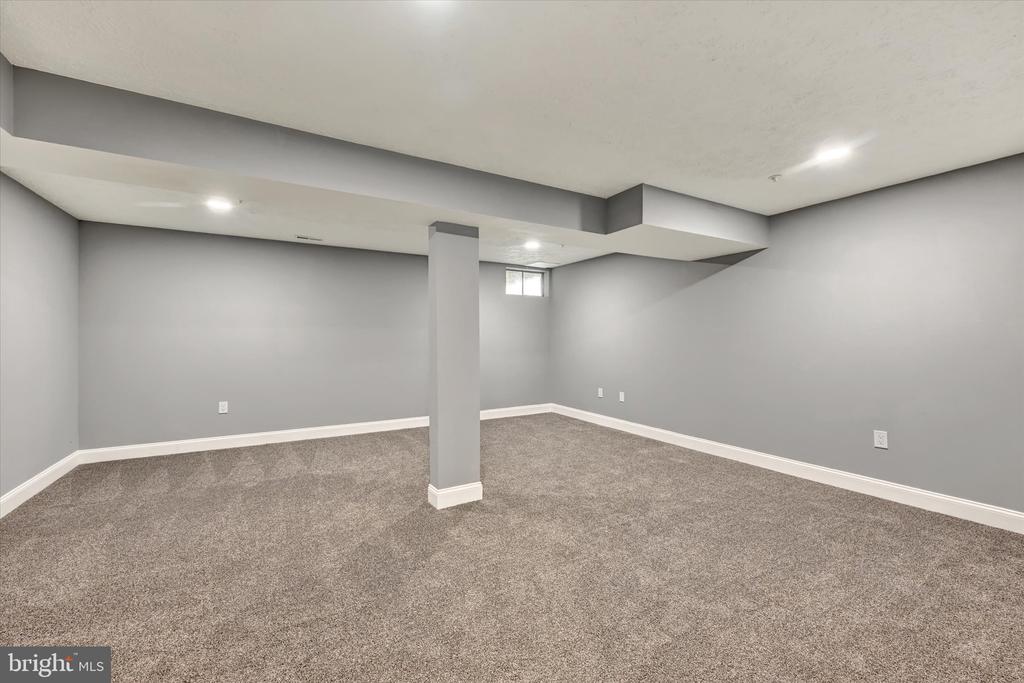 711 MEDINAH CIRCLE
