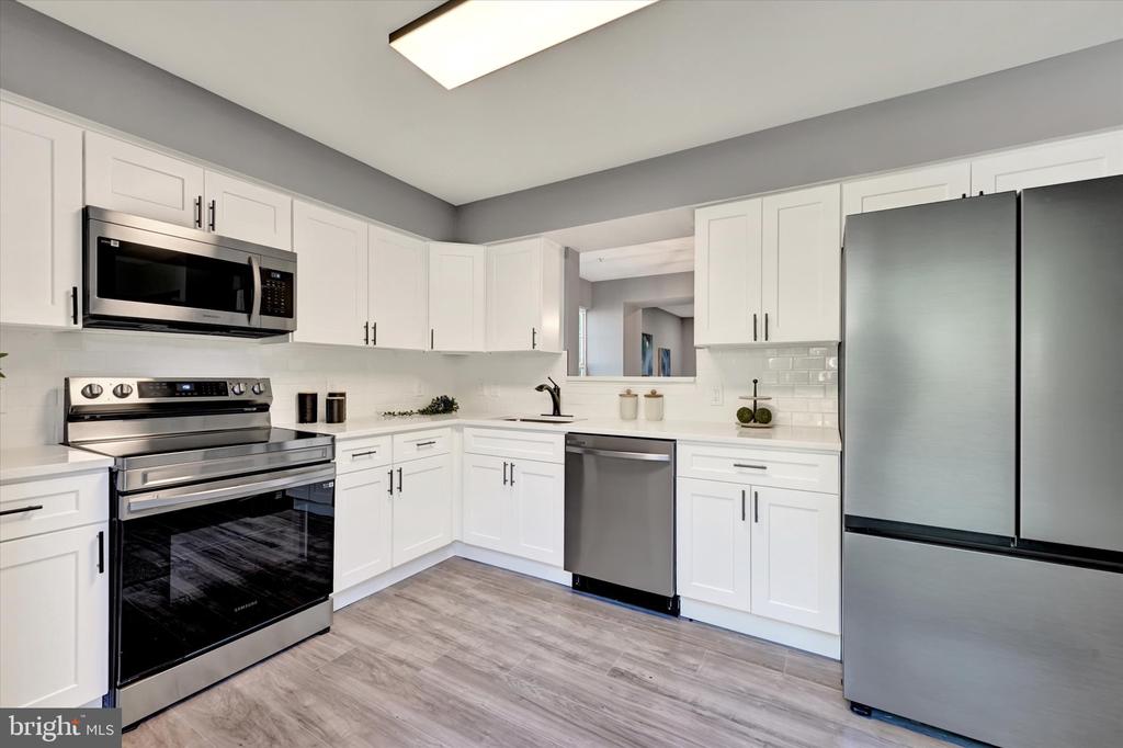 711 MEDINAH CIRCLE