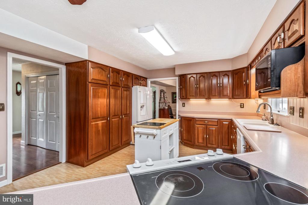 529 Beards Hill Rd