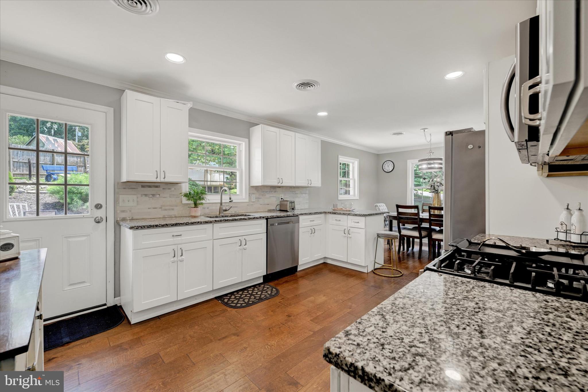 301 Locust Ln