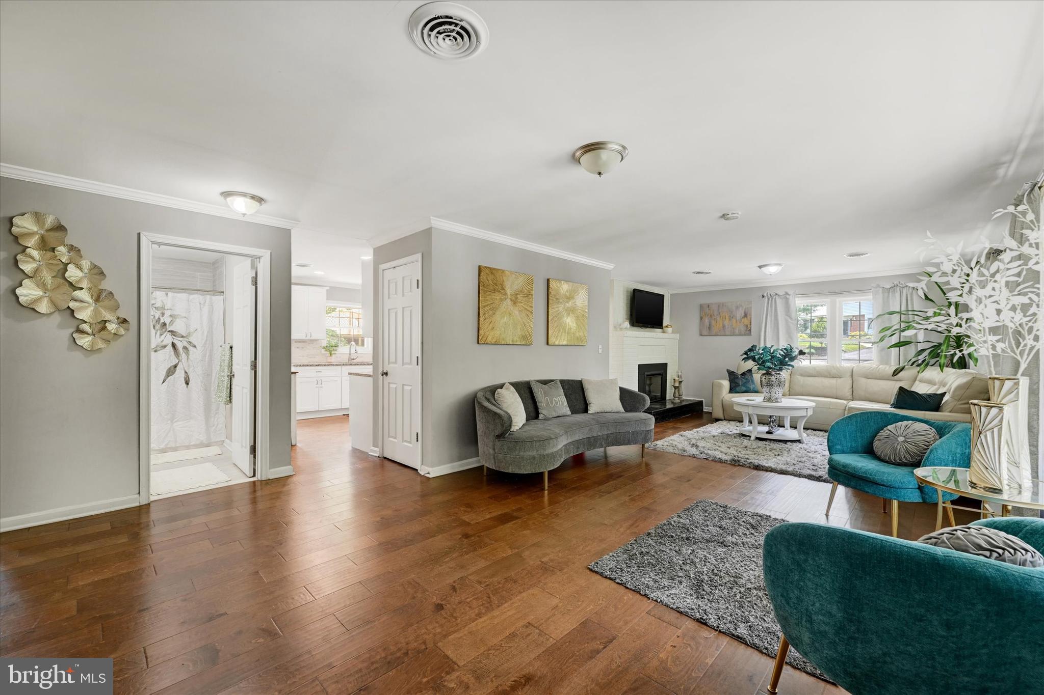 301 Locust Ln