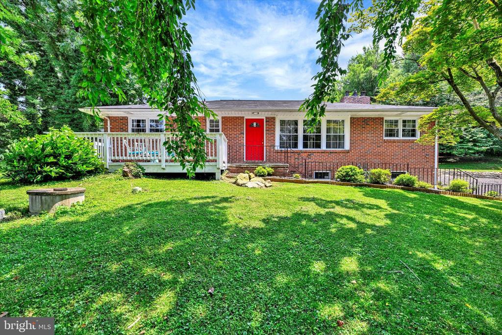 301 Locust Ln