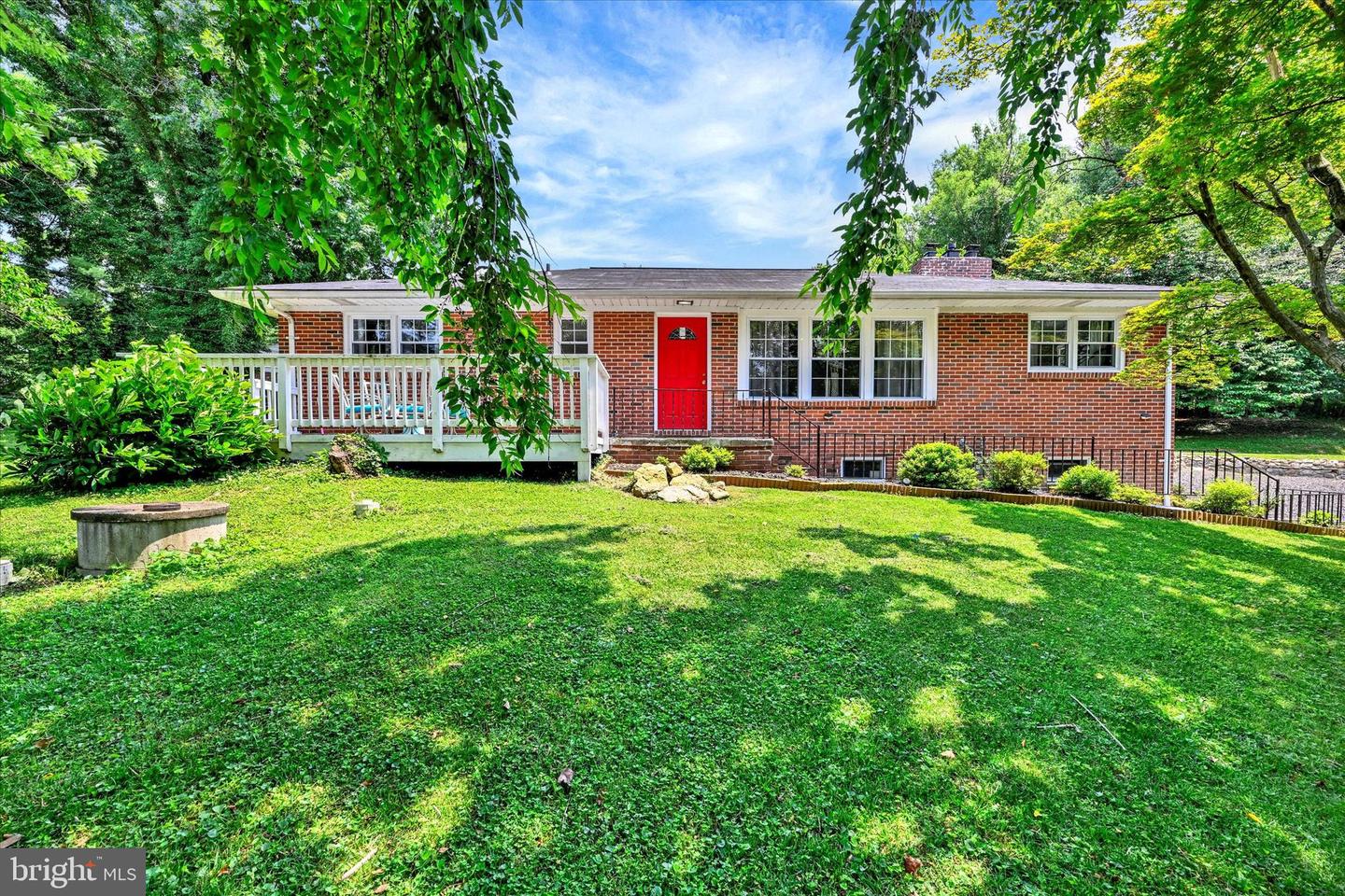 301 Locust Ln