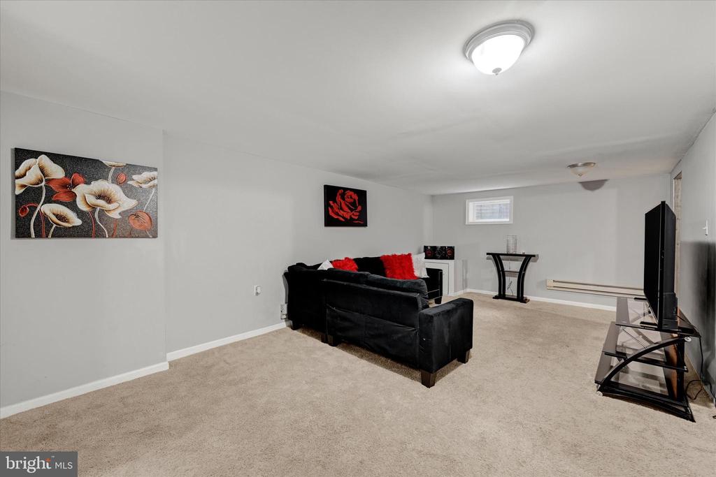301 Locust Ln