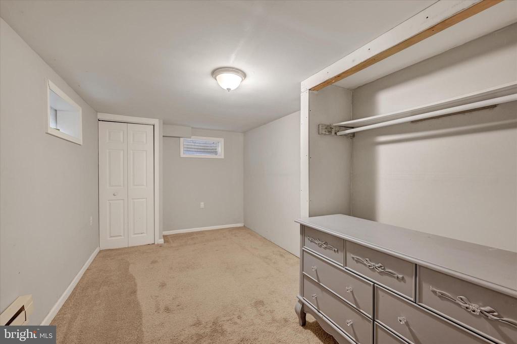301 Locust Ln