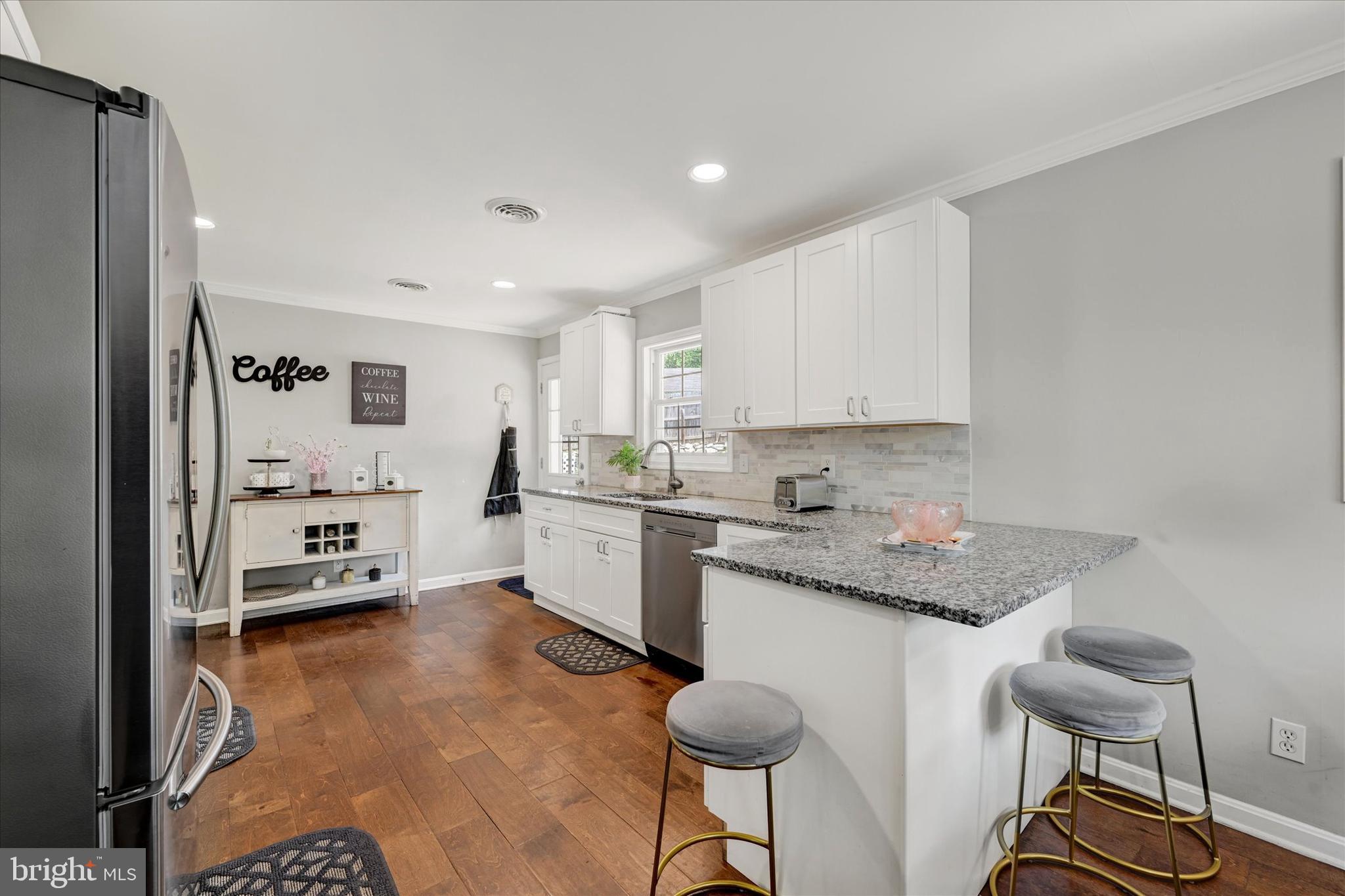 301 Locust Ln