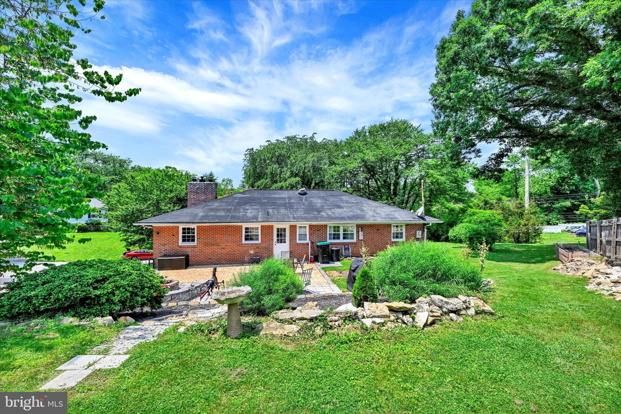 301 Locust Ln