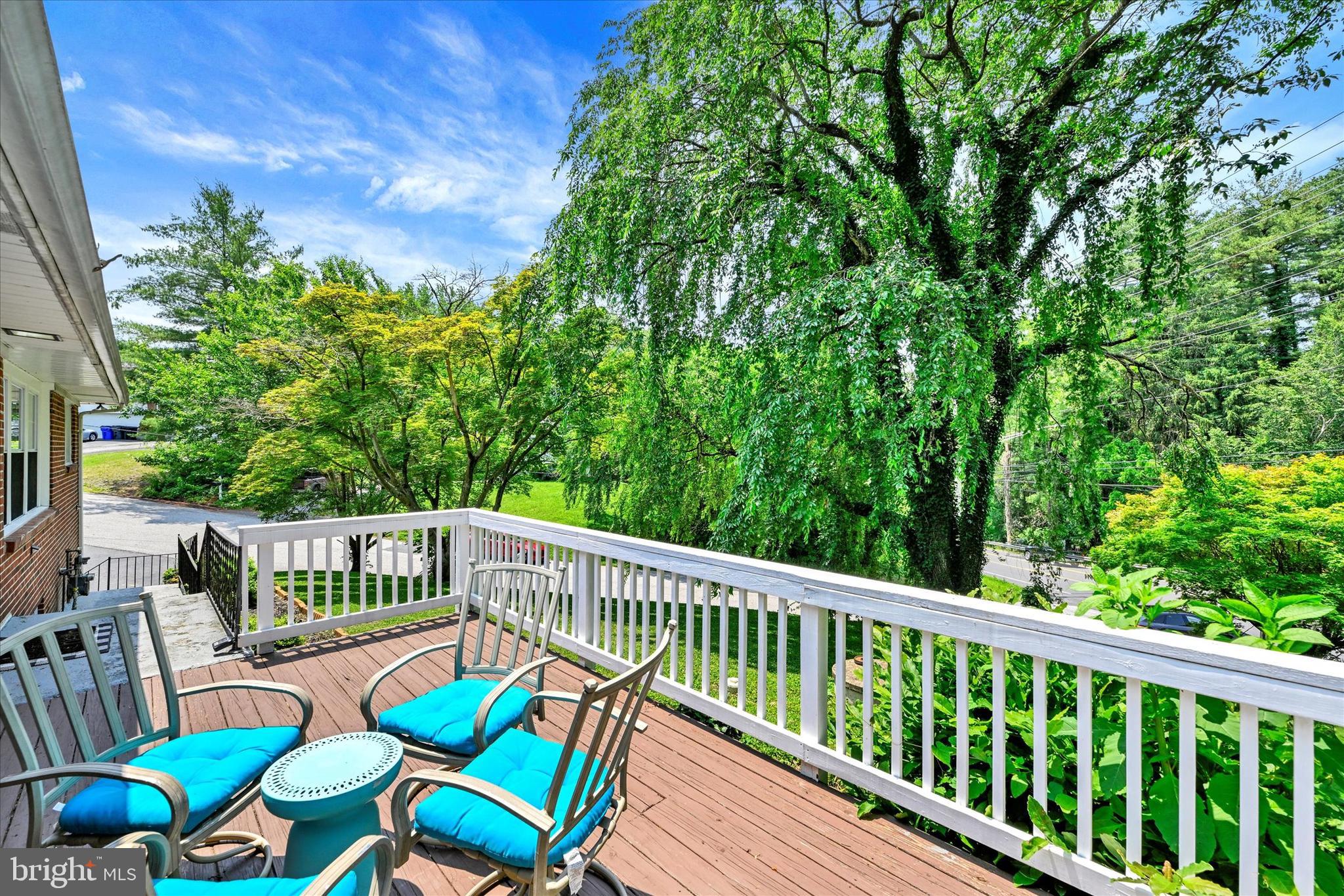 301 Locust Ln