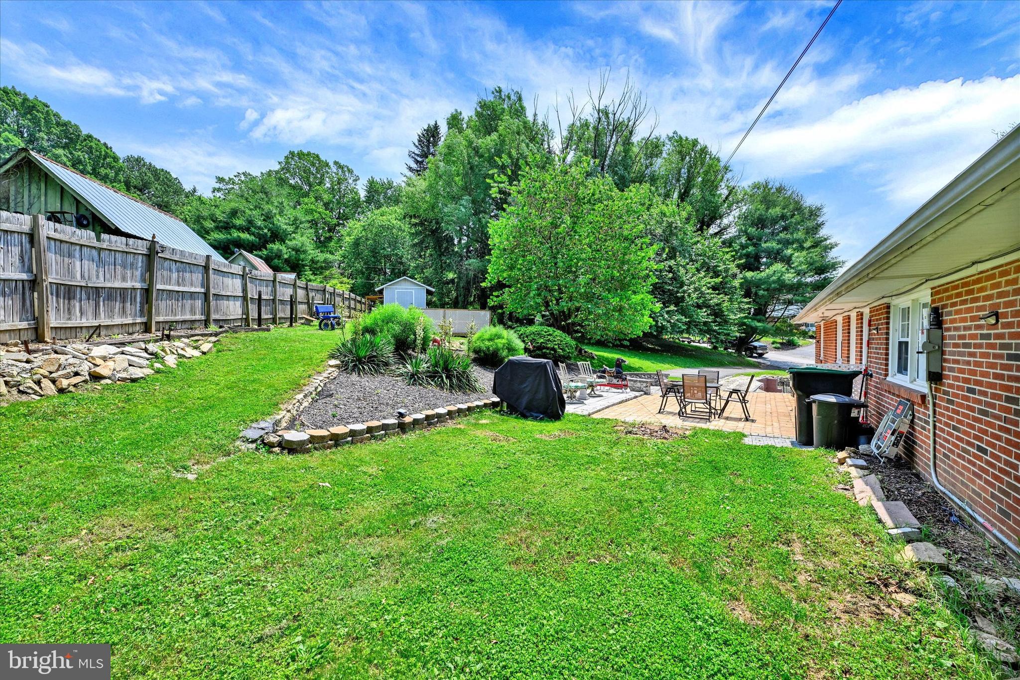 301 Locust Ln