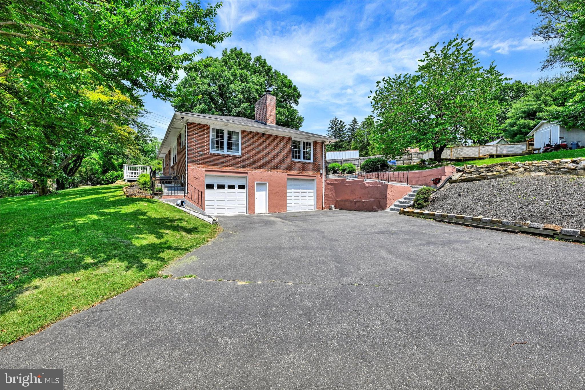 301 Locust Ln