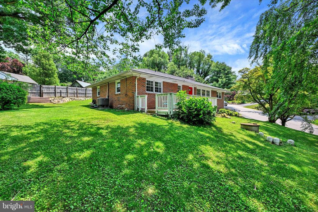 301 Locust Ln