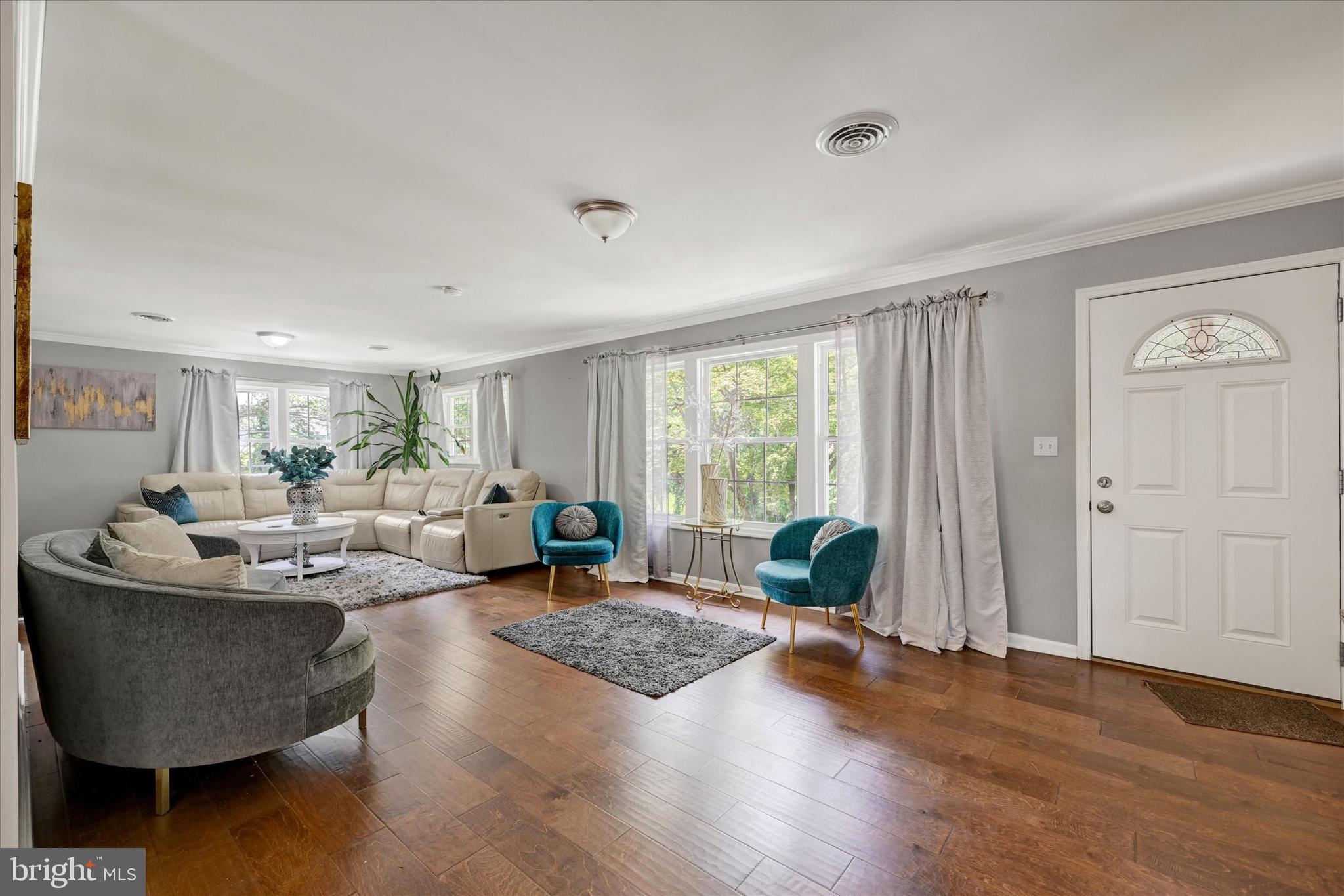 301 Locust Ln