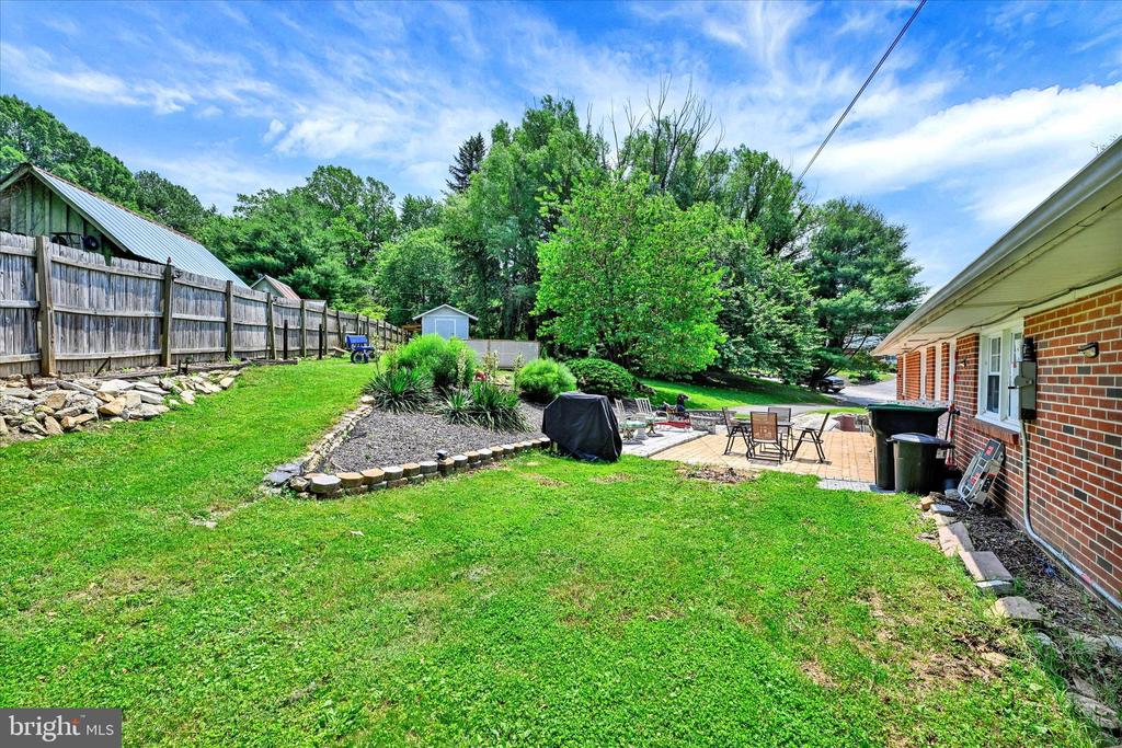 301 Locust Ln