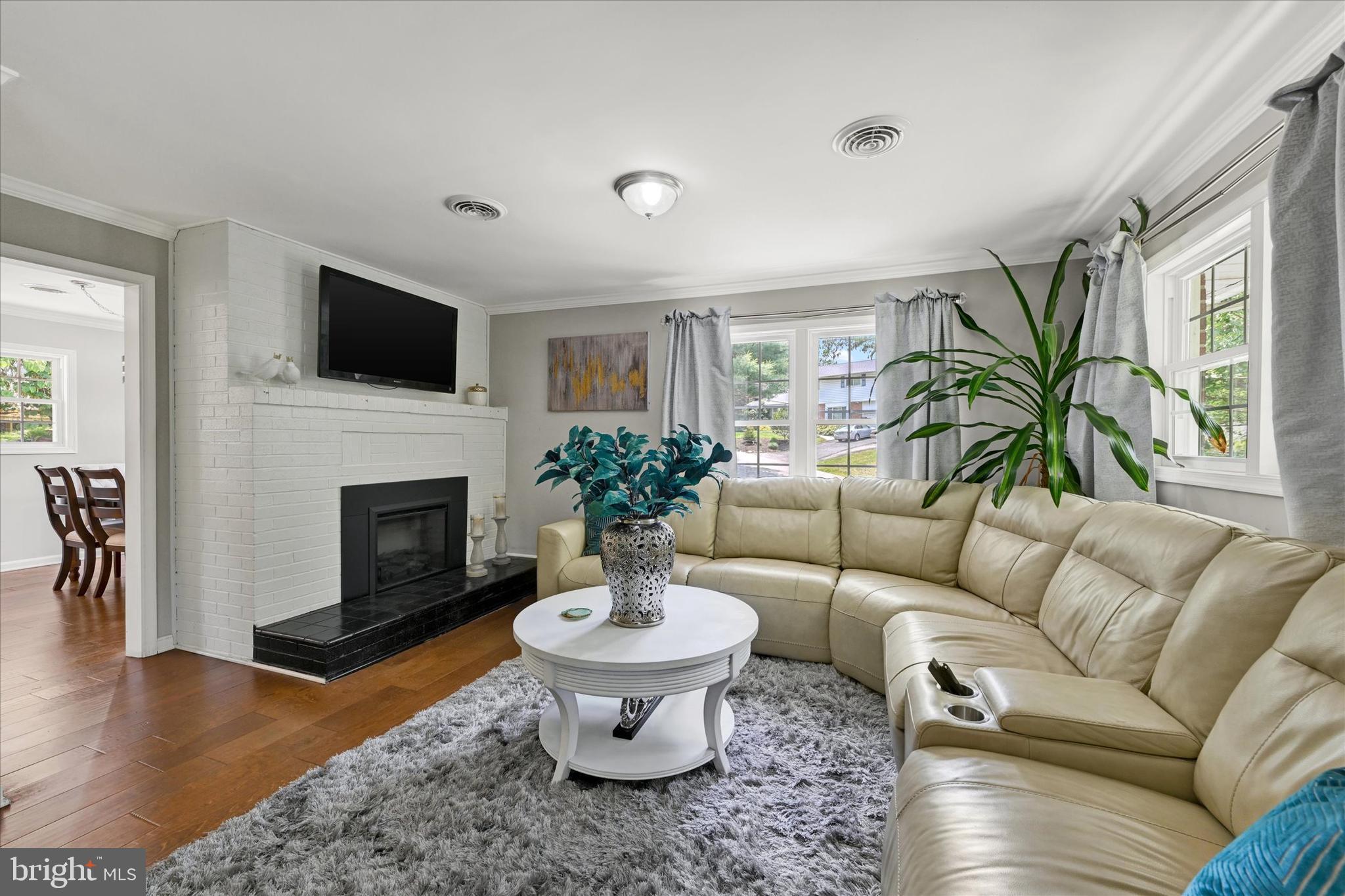 301 Locust Ln