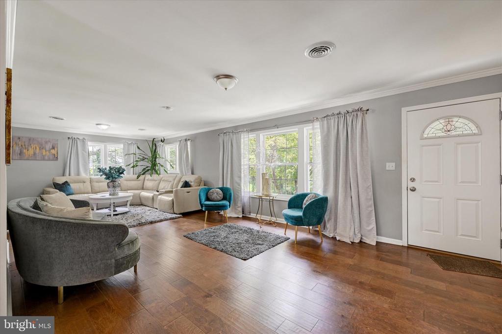 301 Locust Ln