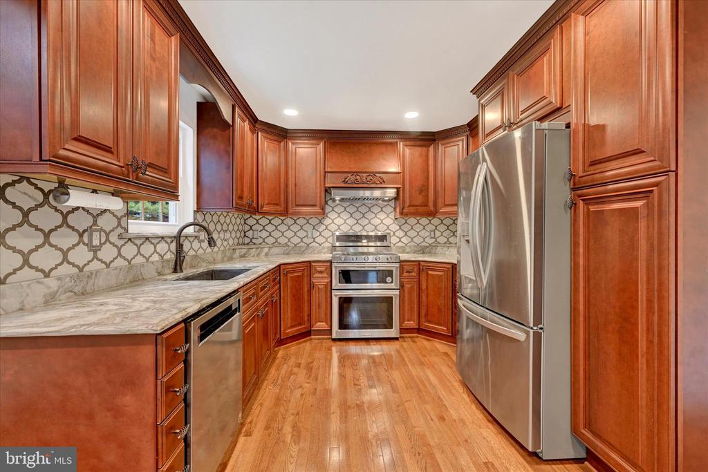 402 TALL SYCAMORE COURT