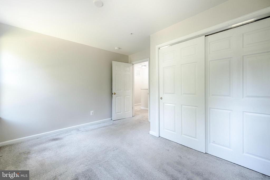 140 MOHEGAN DRIVE H