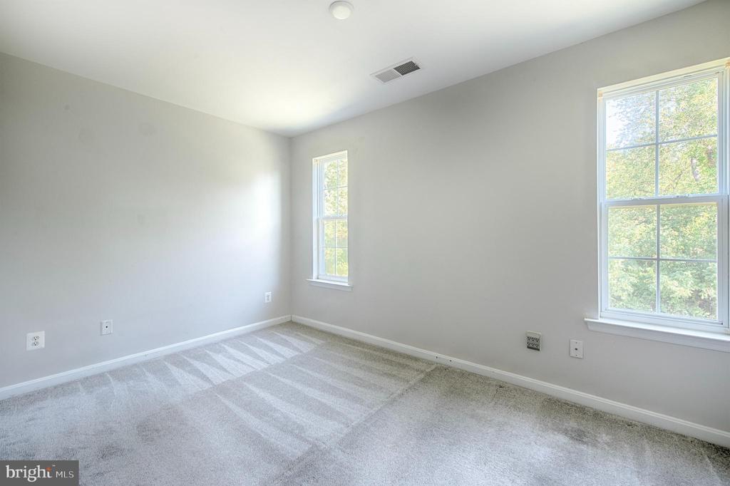 140 MOHEGAN DRIVE H