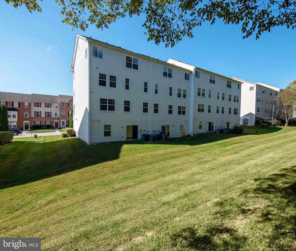 140 MOHEGAN DRIVE H