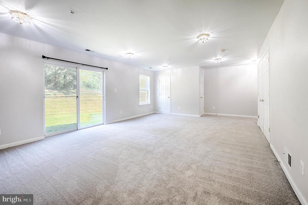 140 MOHEGAN DRIVE H