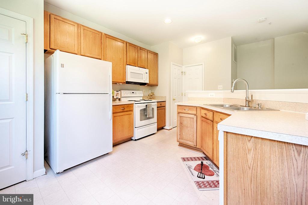 140 MOHEGAN DRIVE H