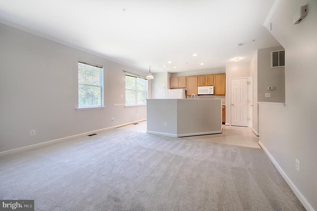 140 MOHEGAN DRIVE H