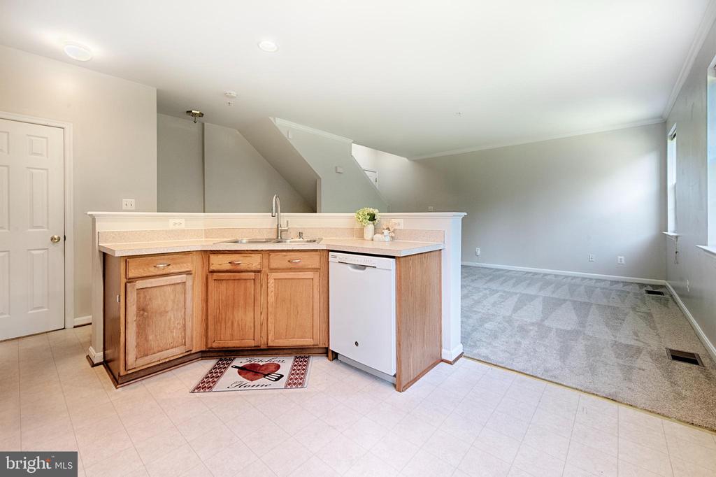 140 MOHEGAN DRIVE H