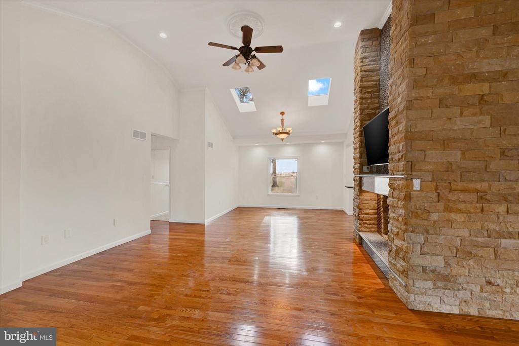 1809 MITCHELL DRIVE