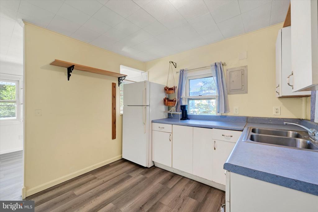 2108 MOORLAND DRIVE