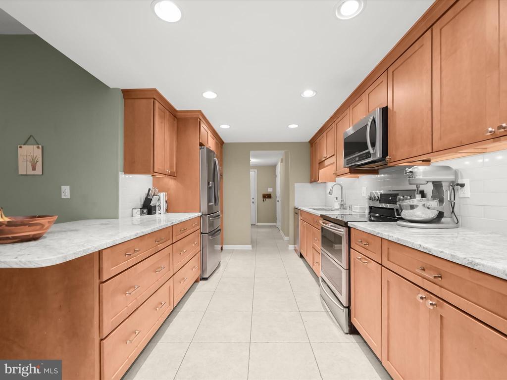 9008 FLICKER PLACE