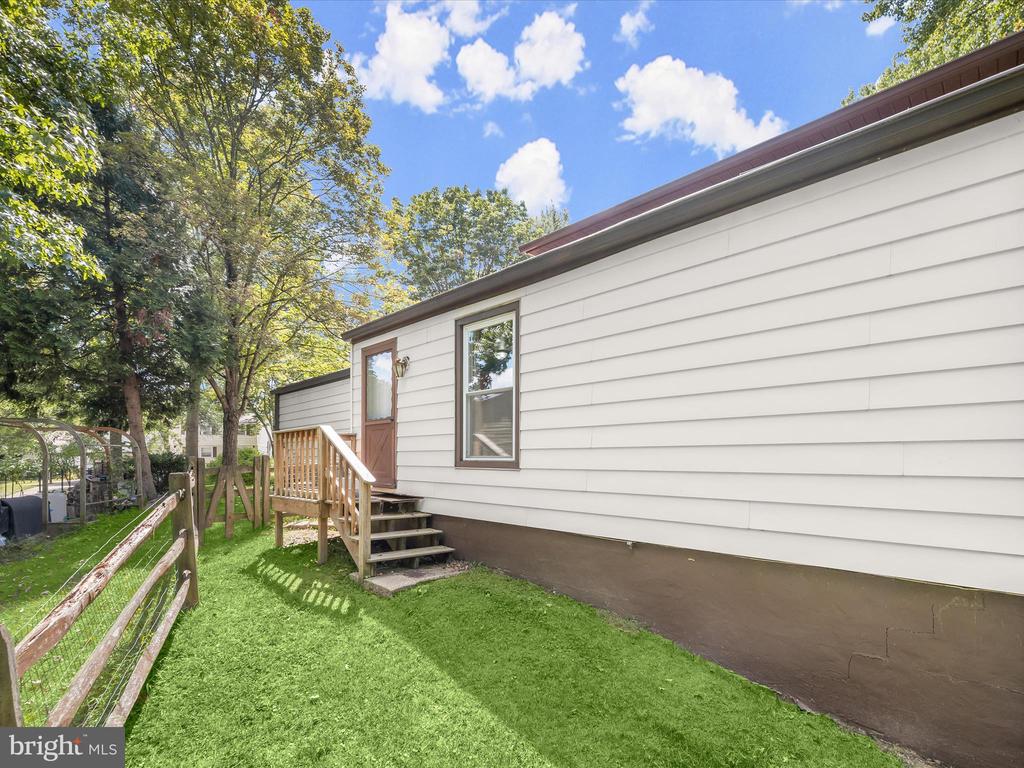 9008 FLICKER PLACE