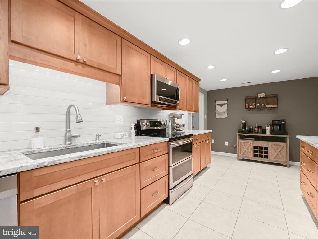 9008 FLICKER PLACE