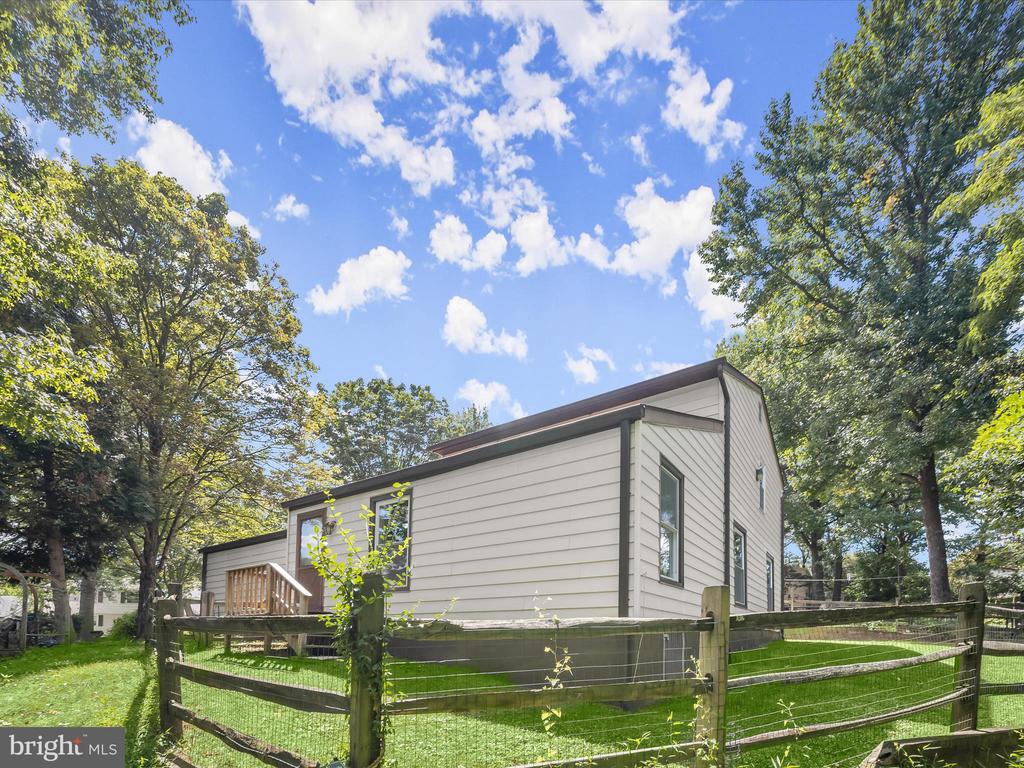 9008 FLICKER PLACE
