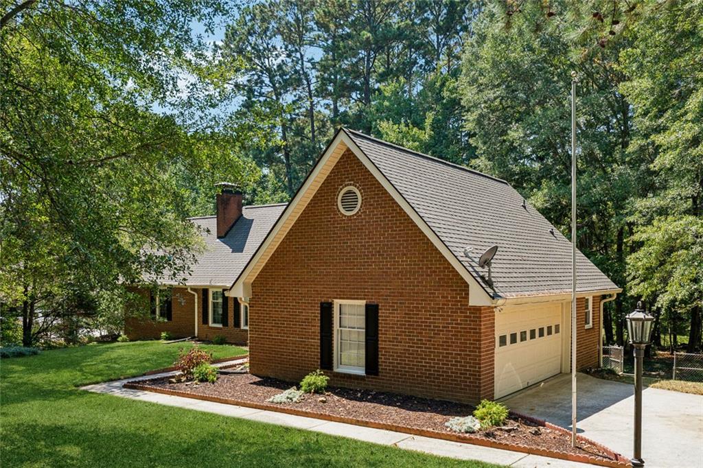 190 Willow Lake Lane