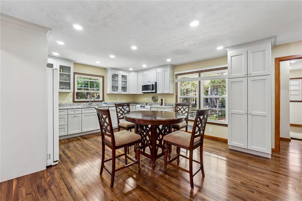 190 Willow Lake Lane