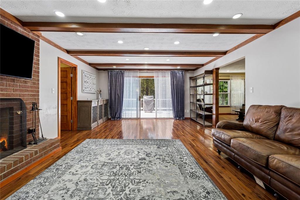190 Willow Lake Lane