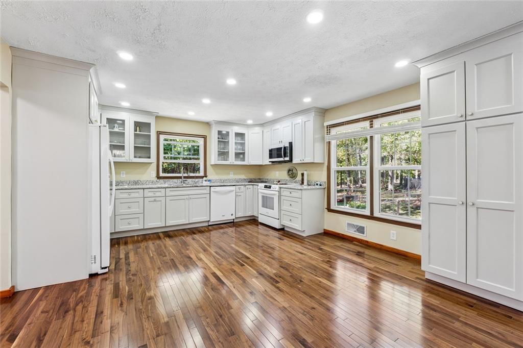 190 Willow Lake Lane