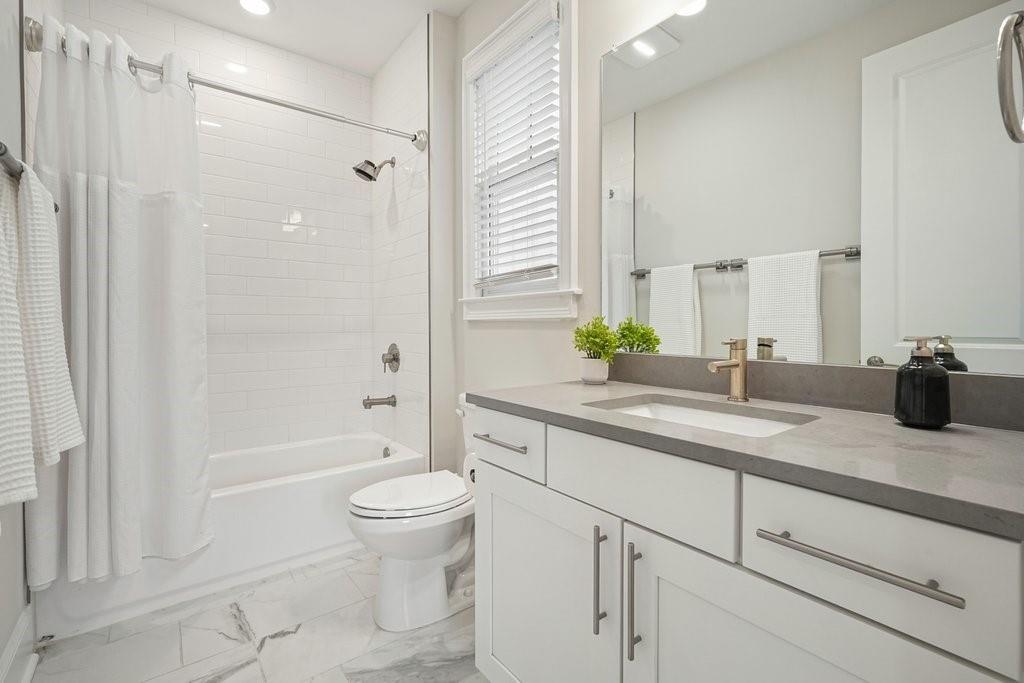 225 Anglin Walk