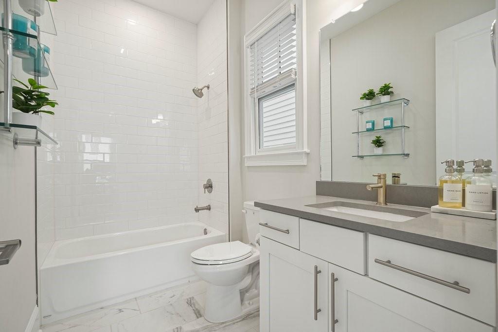 225 Anglin Walk