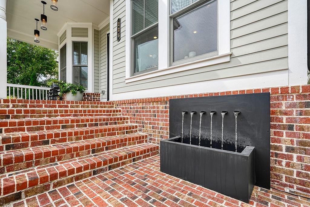 225 Anglin Walk