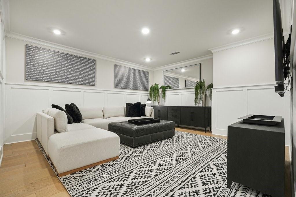 225 Anglin Walk