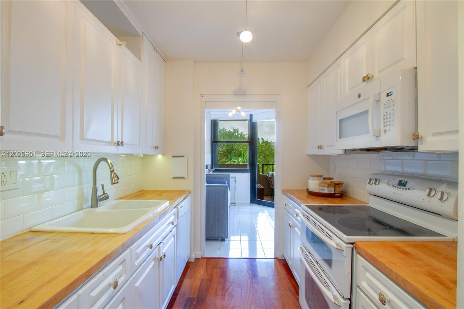 181 Crandon Blvd # 405