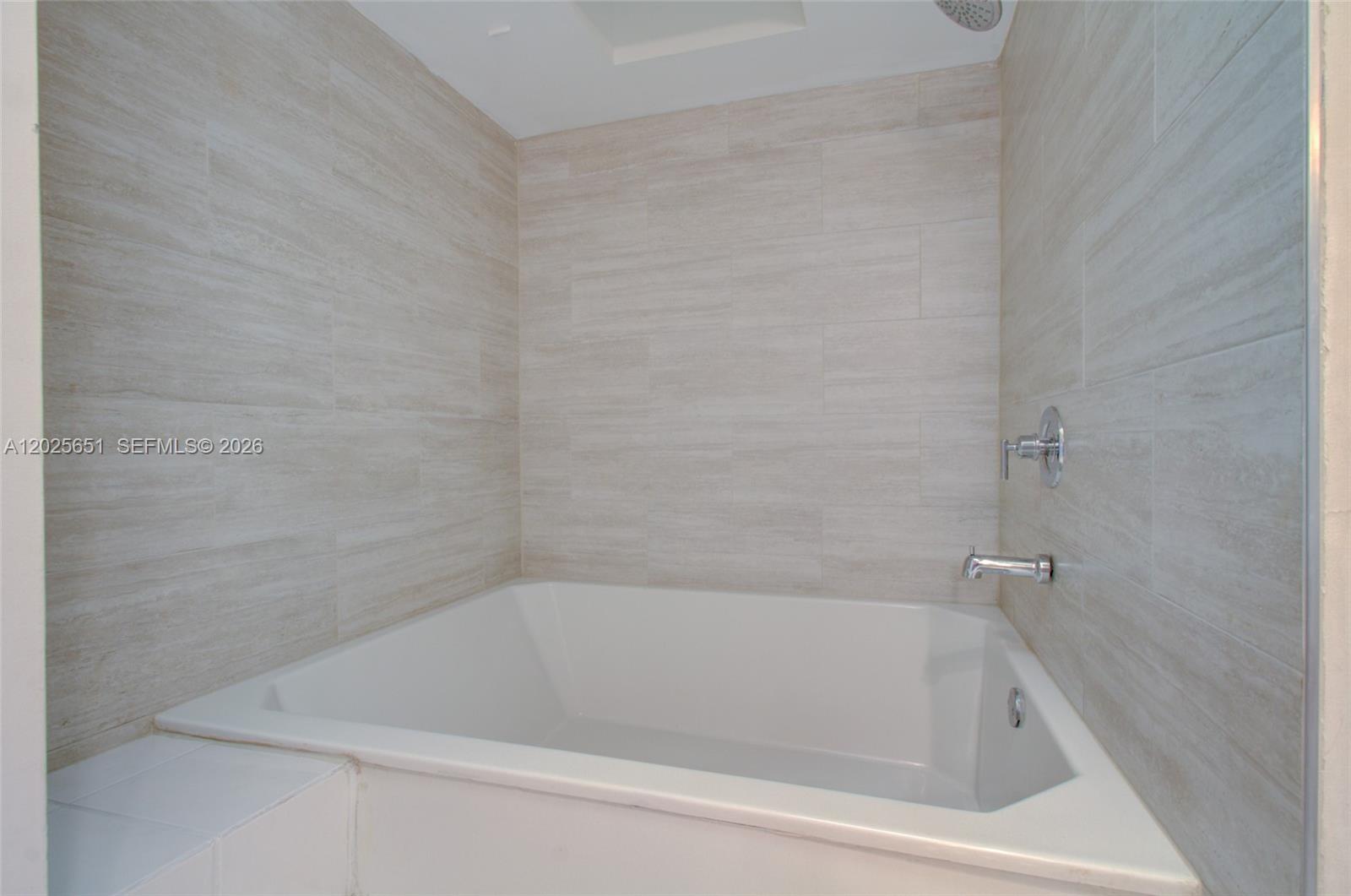 181 Crandon Blvd # 405