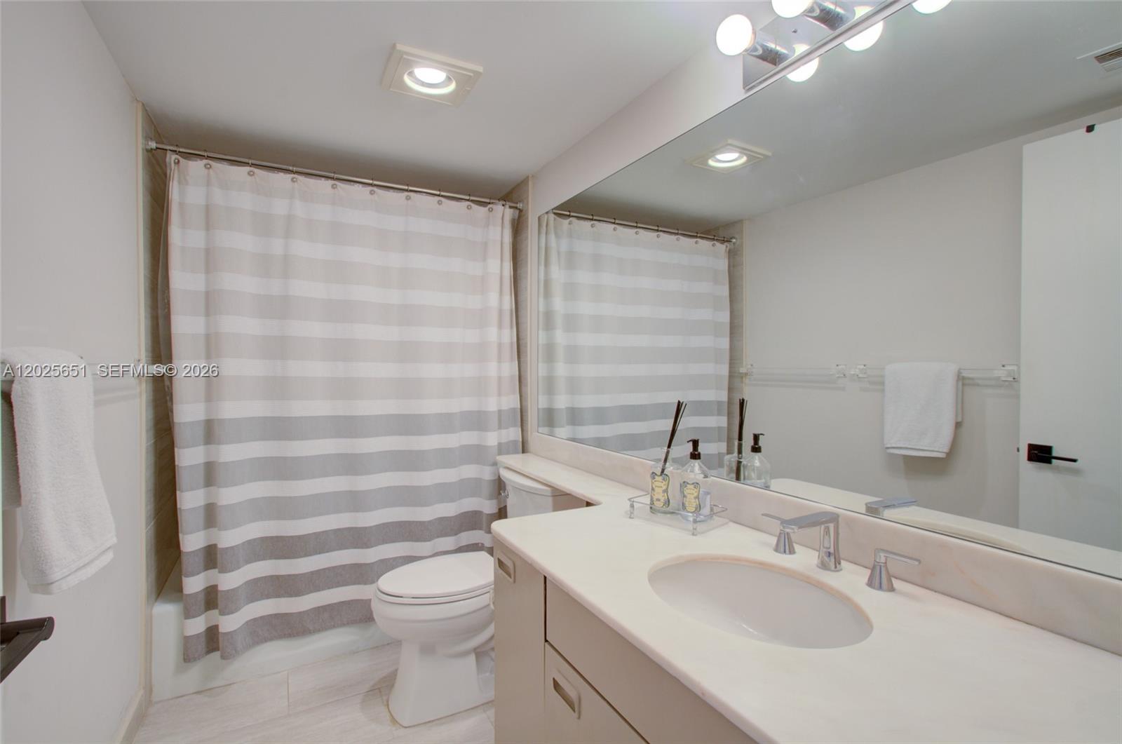 181 Crandon Blvd # 405