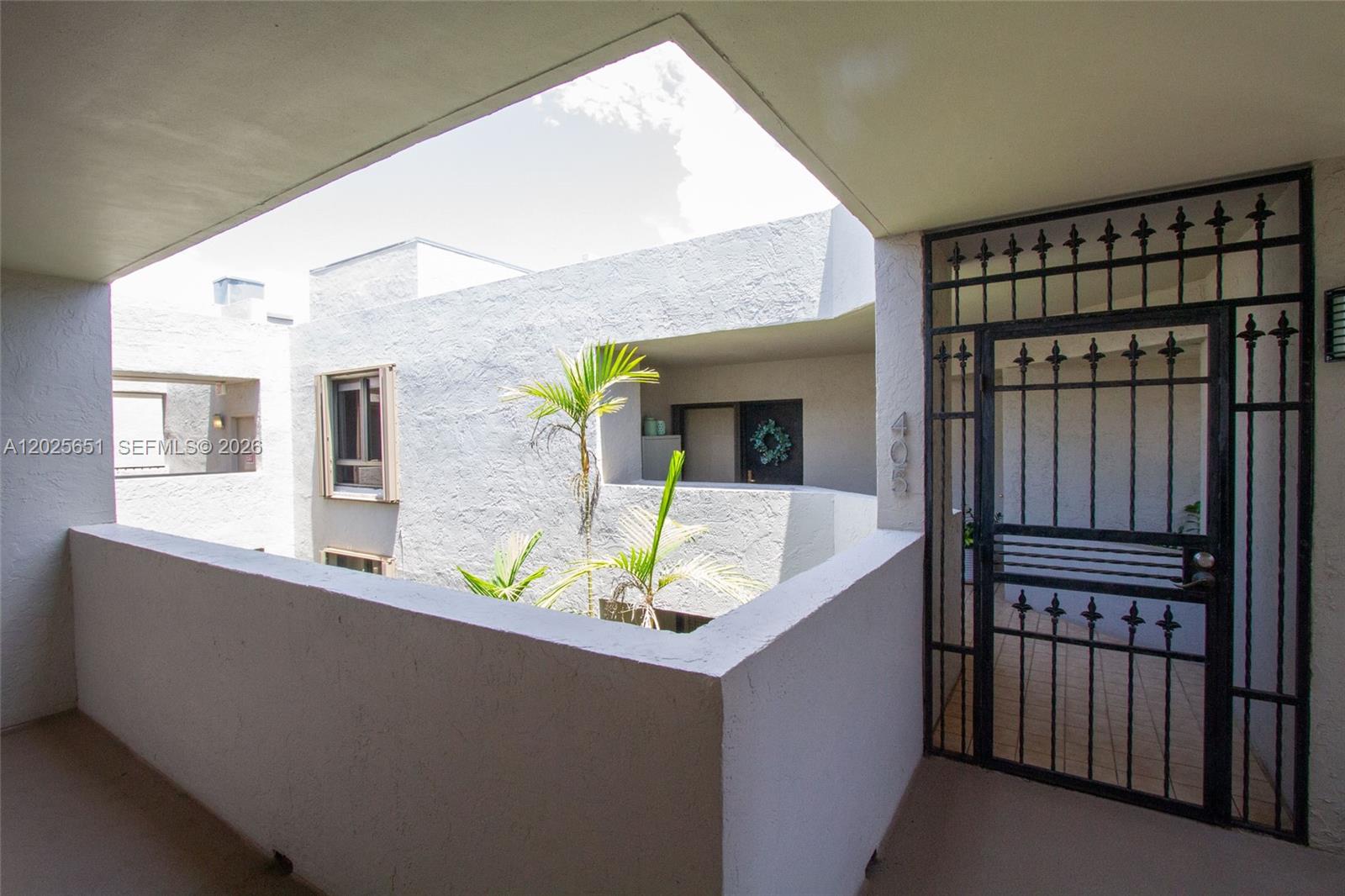 181 Crandon Blvd # 405