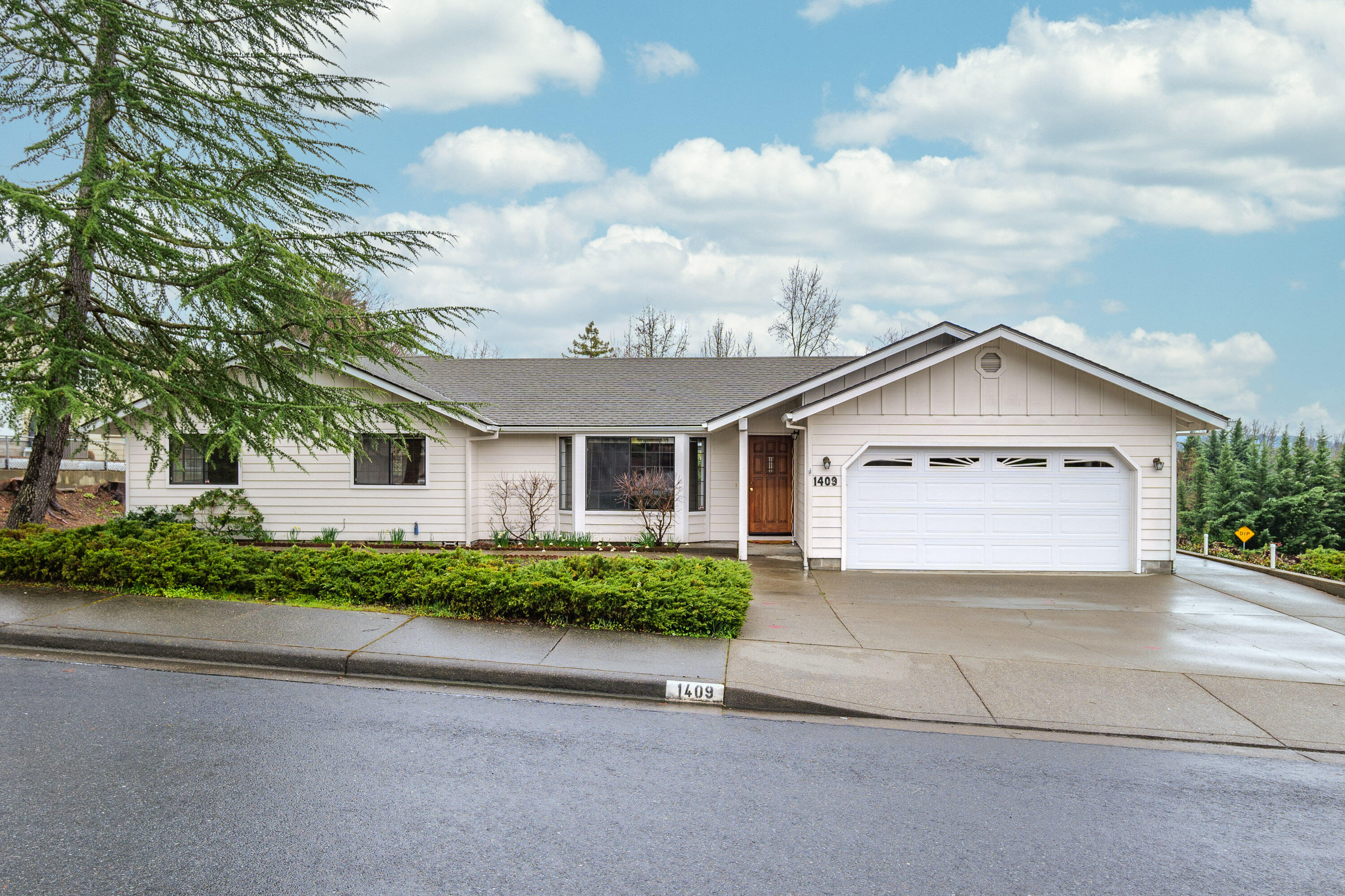 1409 NE Heritage Drive