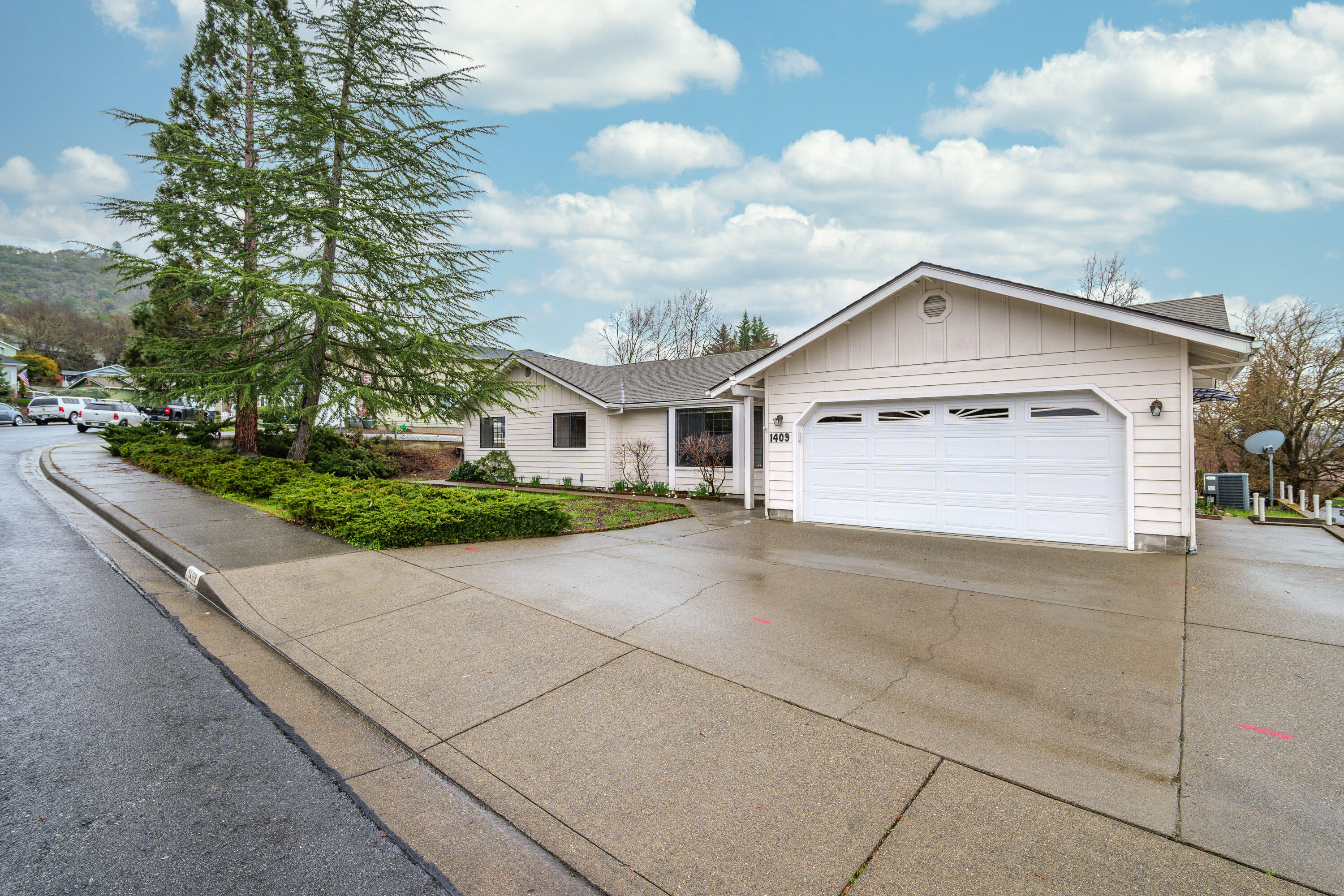 1409 NE Heritage Drive